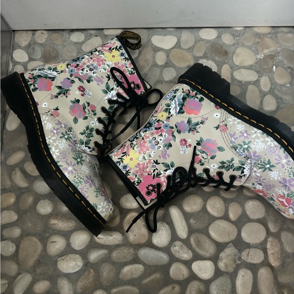 Dr. Martens Shoes - DARLING DOC MARTENS!Worn once for a theme lunch( JUST LIKE NEW🩷) see pic 4 info